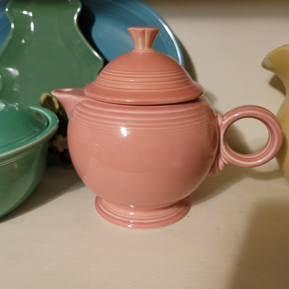 Fiesta vintage rose teapot